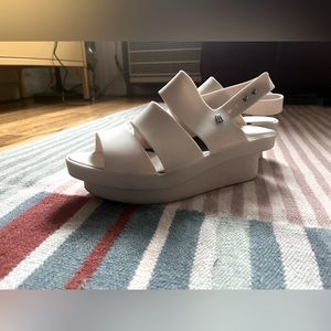Melissa platform sandal beige/light pink size 6